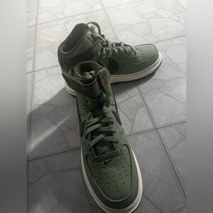 Nike Green High-Top Sneakers with Classic Design